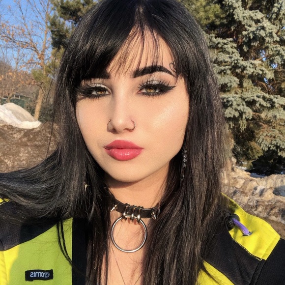 Poshmark profile picture for @eviscerated